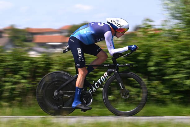 Christopher Froome1 NEULISE, FRANCE - JUNE 05: Christopher Froome of The United Kingdom and Team Israel-Premier Tech sprints during the 76th Criterium du Dauphine 2024, Stage 4 a 34.4km individual time trial at stage from Saint-Germain-Laval to Neulise 552m / #UCIWT / on June 05, 2024 in Neulise, France. (Photo by Dario Belingheri/Getty Images)