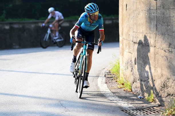 Vincendo Nibali4 VARESE, ITALY - OCTOBER 04: Vincenzo Nibali of Italy and Team Astana – Qazaqstan competes in the breakaway during the 101st Tre Valli Varesine 2022 a 196,3km one day race from Busto Arsizio to Varese 377m / #TreValliVaresine / on October 04, 2022 in Varese, Italy. (Photo by Dario Belingheri/Getty Images)