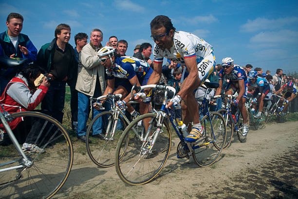 Frenchman Gilbert Duclos-Lassalle during the 1995 Paris-Roubaix cycling race. (Photo by HASLIN Frederic/Corbis via Getty Images)